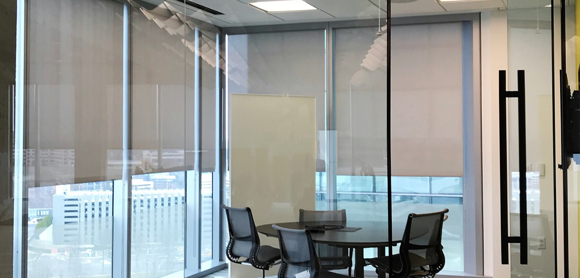 Glassdoors Pivot Framless Header