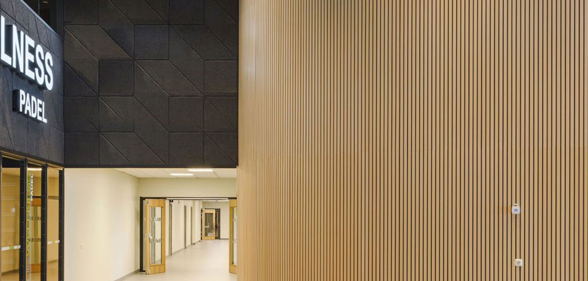 Woodwallclad Linear Flow Header